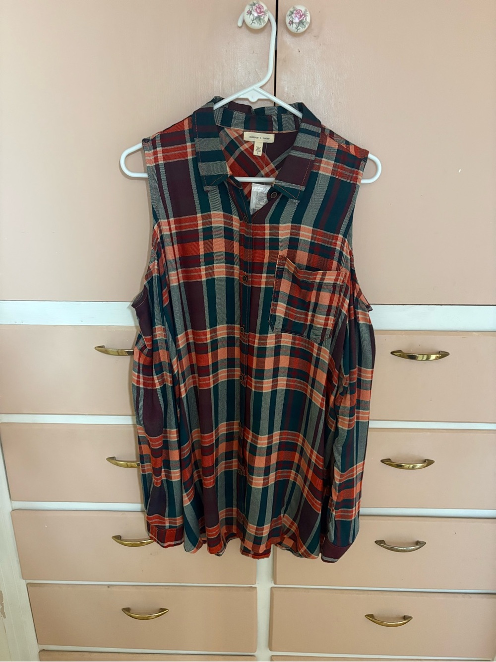 Urban Outfitters Plaid Sleeveless Button-Up Top in Rust, Forest & Cream